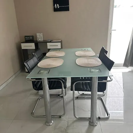 2 In Mit Privatparkplatz-self Check In-15min Bis Frankfurt-25min Bis Flughafen Karben