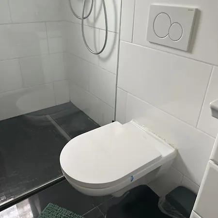 2 In Mit Privatparkplatz-self Check In-15min Bis Frankfurt-25min Bis Flughafen Apartamento