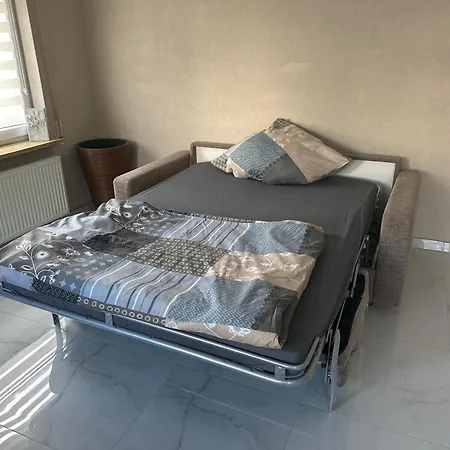 Holiday Apartment In Karben Mit Parkplatz Direkt Vor Der Wohnung-15Min Von Frankfurt, 25Min Bis Flughafen-Self Check In * Karben