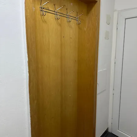 Holiday Apartment In Karben Mit Parkplatz Direkt Vor Der Wohnung-15Min Von Frankfurt, 25Min Bis Flughafen-Self Check In * Karben
