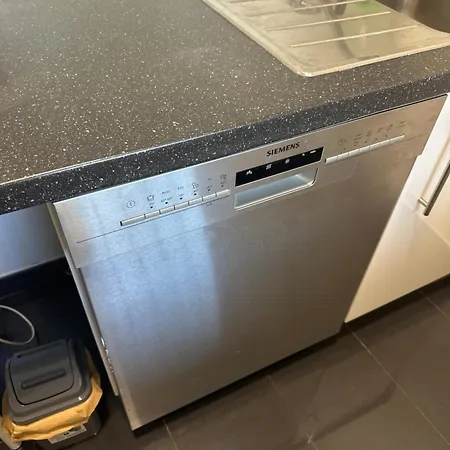 Holiday Apartment In Karben Mit Parkplatz Direkt Vor Der Wohnung-15Min Von Frankfurt, 25Min Bis Flughafen-Self Check In