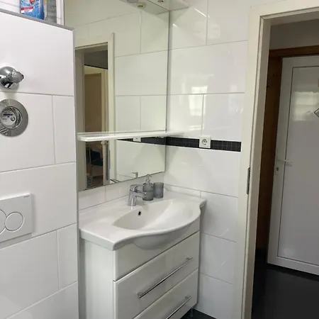 Apartman Holiday Apartment In Karben Mit Parkplatz Direkt Vor Der Wohnung-15Min Von Frankfurt, 25Min Bis Flughafen-Self Check In Karben
