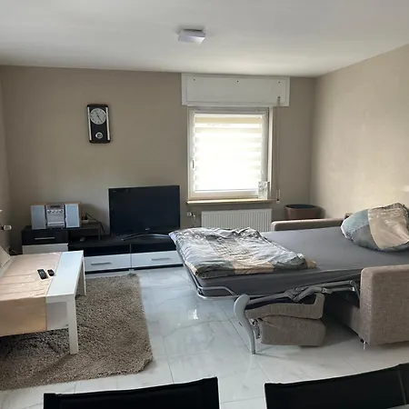 Holiday Apartment In Karben Mit Parkplatz Direkt Vor Der Wohnung-15Min Von Frankfurt, 25Min Bis Flughafen-Self Check In Karben