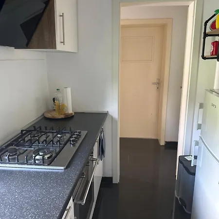 Holiday Apartment In Karben Mit Parkplatz Direkt Vor Der Wohnung-15Min Von Frankfurt, 25Min Bis Flughafen-Self Check In * Karben