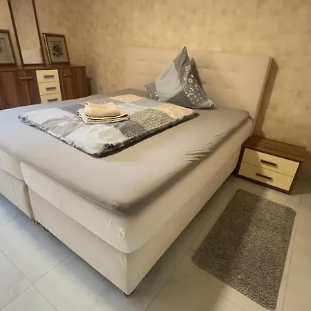 2 In Mit Privatparkplatz-self Check In-15min Bis Frankfurt-25min Bis Flughafen Apartamento