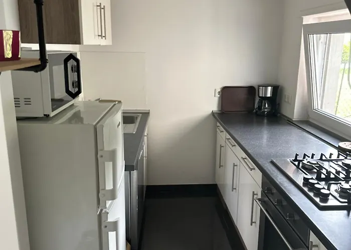 2 In Mit Privatparkplatz-self Check In-15min Bis Frankfurt-25min Bis Flughafen Apartment